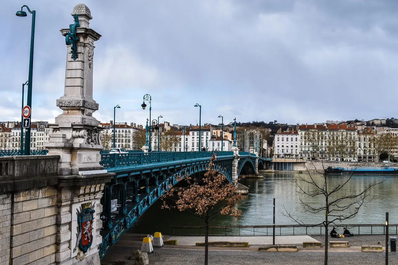 10 lieux pour rencontrer des cougars à Lyon